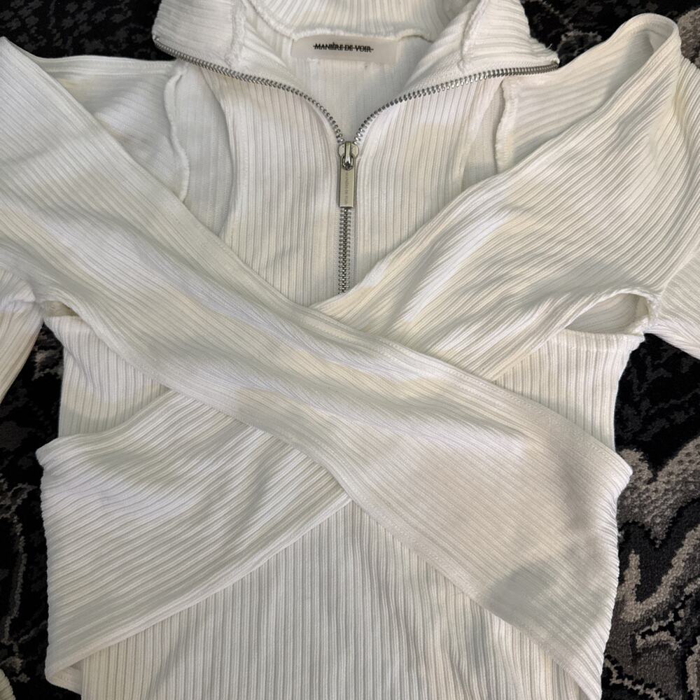 Cold-Shoulder Ribbed Zip-Neck Crop Top in Cream - Picture 3 of 7